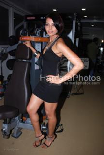 Bipasha Basu feet photo thumbnail