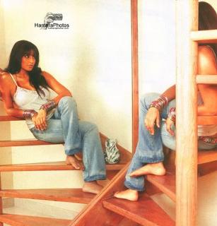 Bipasha Basu feet photo thumbnail