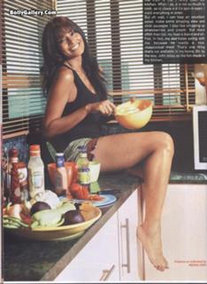 Bipasha Basu feet photo thumbnail
