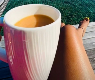 Bipasha Basu feet photo thumbnail