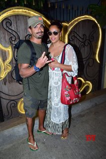 Bipasha Basu feet photo thumbnail