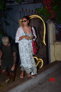 Bipasha Basu feet photo thumbnail