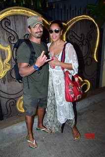 Bipasha Basu feet photo thumbnail