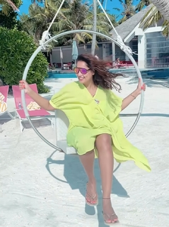 Bipasha Basu feet photo thumbnail