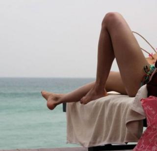 Bipasha Basu feet photo thumbnail