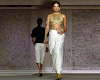 Bipasha Basu feet photo thumbnail