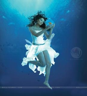 Bipasha Basu feet photo thumbnail