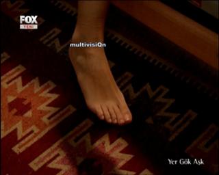 Birce Akalay feet photo thumbnail