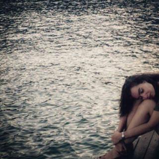 Birce Akalay feet photo thumbnail