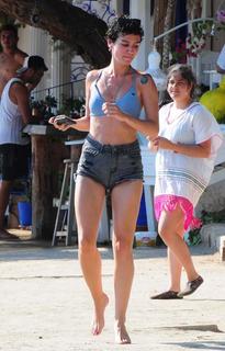 Birce Akalay feet photo thumbnail