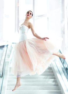 Birce Akalay feet photo thumbnail
