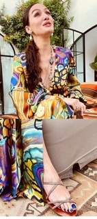Birce Akalay feet photo thumbnail