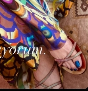 Birce Akalay feet photo thumbnail