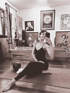 Birce Akalay feet photo thumbnail