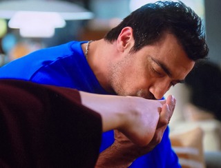 Birce Akalay feet photo thumbnail