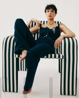 Birce Akalay feet photo thumbnail
