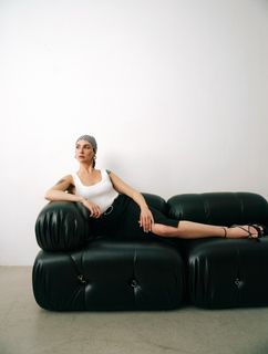 Birce Akalay feet photo thumbnail