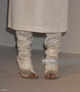 Björk feet photo thumbnail