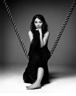 Björk feet photo thumbnail