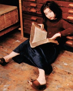 Björk feet photo thumbnail