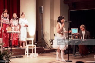 Björk feet photo thumbnail