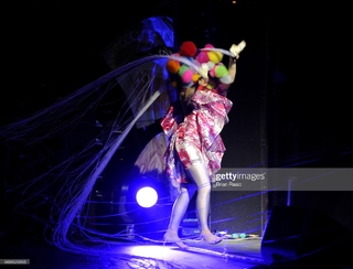 Björk feet photo thumbnail