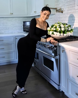 Blac Chyna feet photo thumbnail