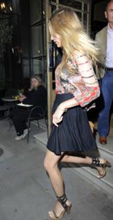 Blake Lively feet photo thumbnail