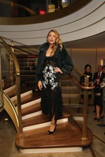 Blake Lively feet photo thumbnail