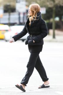 Blake Lively feet photo thumbnail