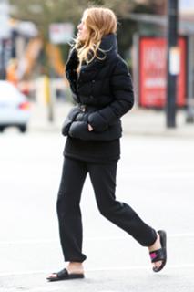 Blake Lively feet photo thumbnail