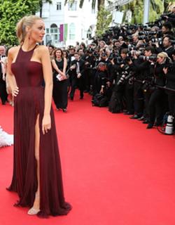 Blake Lively feet photo thumbnail