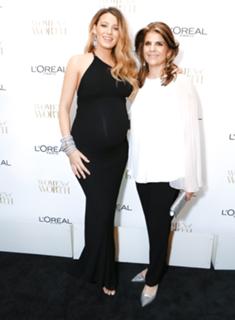 Blake Lively feet photo thumbnail