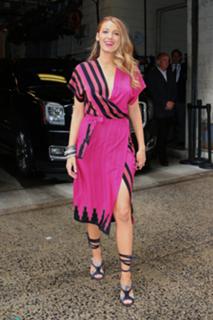 Blake Lively feet photo thumbnail