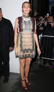 Blake Lively feet photo thumbnail