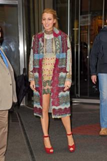 Blake Lively feet photo thumbnail