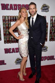 Blake Lively feet photo thumbnail