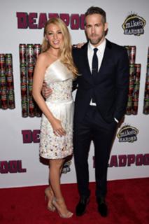 Blake Lively feet photo thumbnail