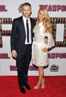 Blake Lively feet photo thumbnail