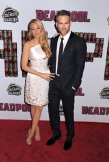 Blake Lively feet photo thumbnail