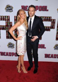 Blake Lively feet photo thumbnail