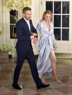 Blake Lively feet photo thumbnail