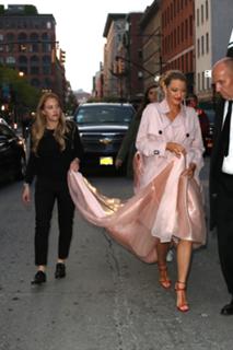 Blake Lively feet photo thumbnail