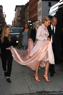 Blake Lively feet photo thumbnail