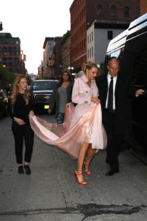 Blake Lively feet photo thumbnail