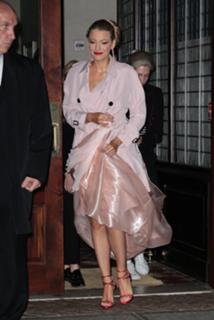 Blake Lively feet photo thumbnail