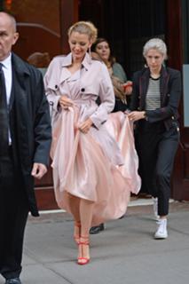 Blake Lively feet photo thumbnail