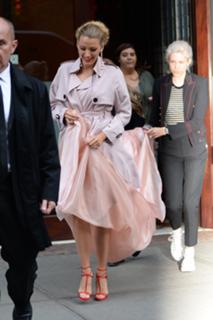 Blake Lively feet photo thumbnail