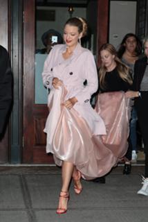 Blake Lively feet photo thumbnail