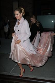 Blake Lively feet photo thumbnail